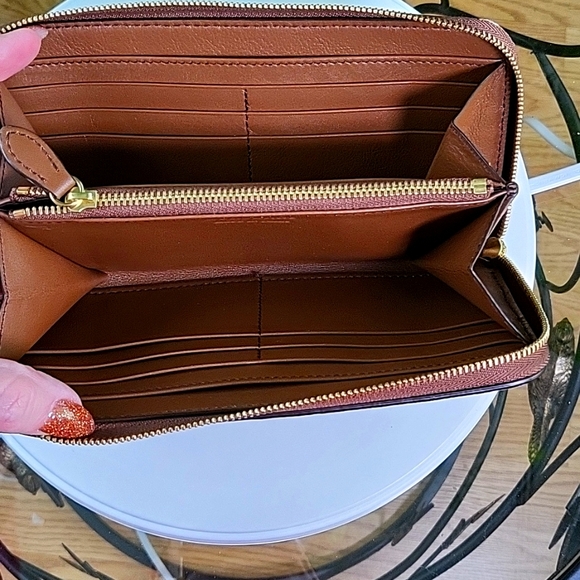 Like New Burberry House Check Derby Leather Elmore Wallet - Picture 11 of 12